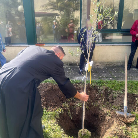 Gli ospiti della Casa Protetta “Don Milani” visitano il Santuario della Madonna del Pettoruto