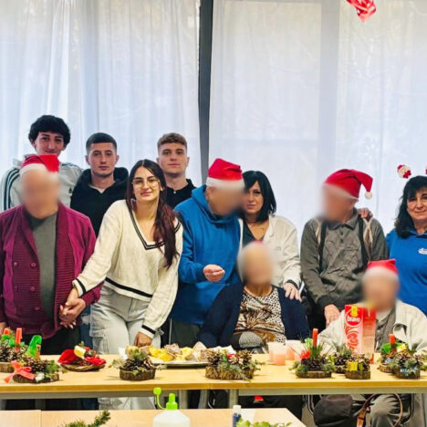 Alla “Don Milani” di Lungro San Nicola “spalanca” le porte del Natale nel segno della tradizione